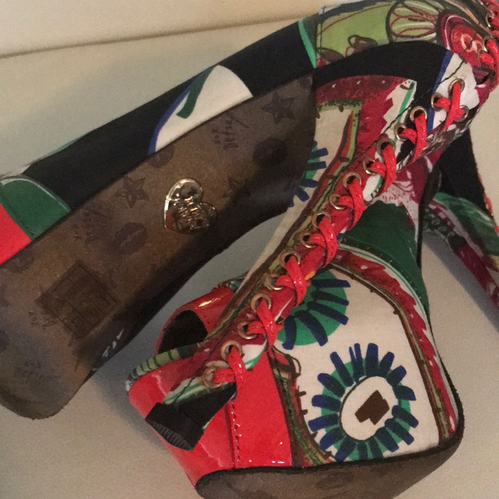 Besty Johnson Multi Color Pumps - Picture 2 of 8